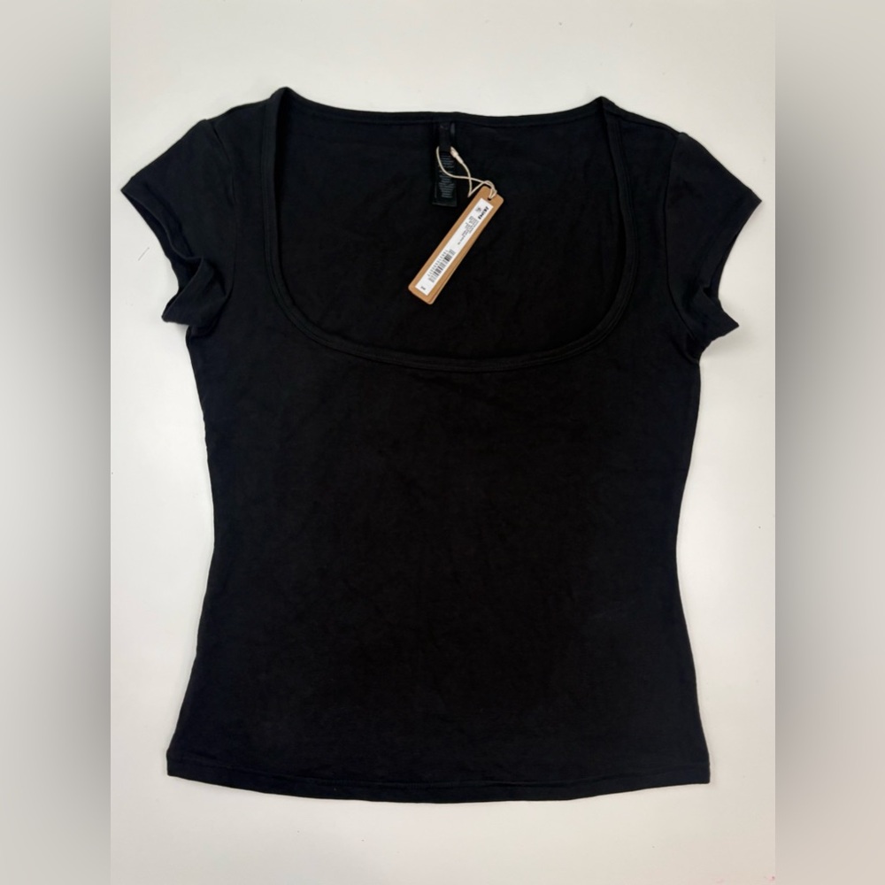 SKIMS Cotton Jersey Scoop Neck Short Sleeve Tee |  S  | Soot | NWT - Picture 4 of 9